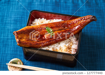 A whole grilled eel on rice 127777440