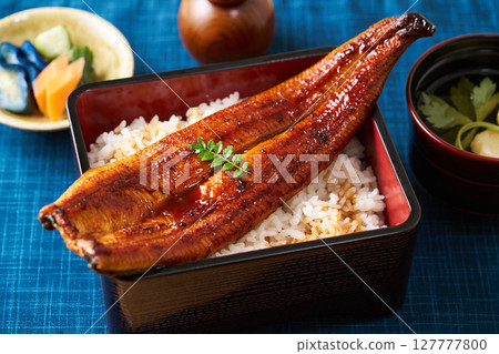 A whole grilled eel on rice 127777800