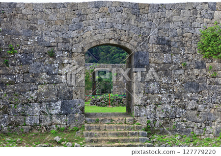 [Okinawa Prefecture] Nakagusuku Castle ruins (First enclosure seen from second enclosure) 127779220