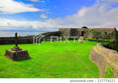 [Okinawa Prefecture] Nakagusuku Castle ruins (second enclosure) on a clear day 127779221