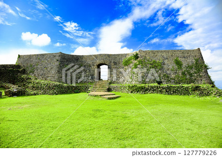[Okinawa Prefecture] Nakagusuku Castle ruins (second enclosure) on a clear day 127779226
