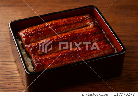 奢華的烤鰻魚飯 127779278
