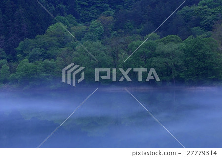 Nishiwaga Town, Iwate Prefecture, fresh green Kinshu Lake 127779314