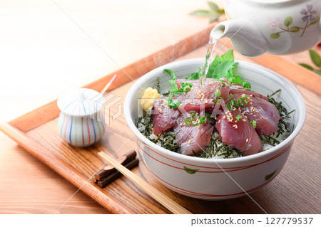 新鮮鰹魚茶泡飯(katsuo ochazuke) 新鮮鰹魚茶泡飯(katsuo ochazuke) 127779537