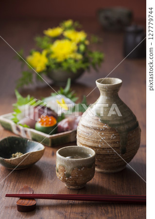 清酒及4種生魚片 清酒及4種生魚片 127779744