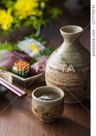 清酒及4種生魚片 清酒及4種生魚片 127779745