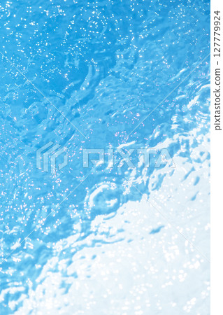 波光粼粼的水面，夏日色彩影像 127779924