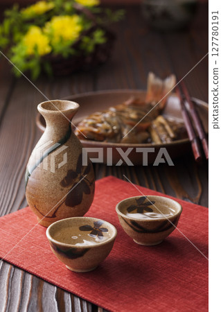 清酒和煮石斑魚 清酒和煮石斑魚 127780191