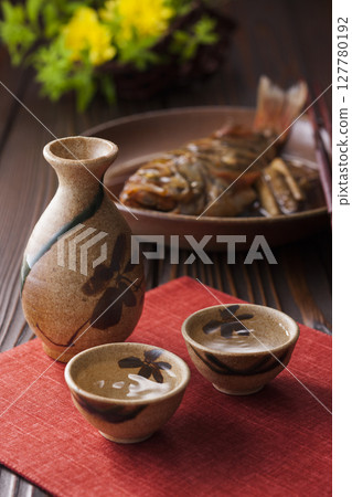 清酒和煮石斑魚 清酒和煮石斑魚 127780192