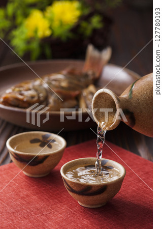清酒和煮石斑魚 清酒和煮石斑魚 127780193