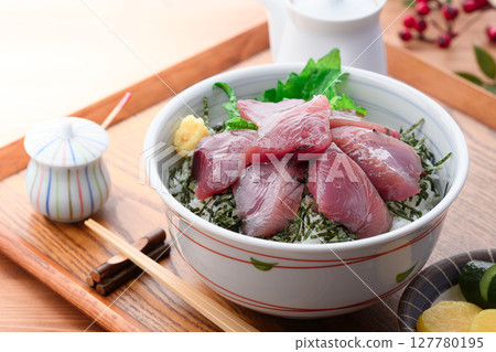 Bonito bowl (fresh raw bonito bowl) Seafood bowl Bonito bowl (fresh raw bonito bowl) Seafood bowl 127780195