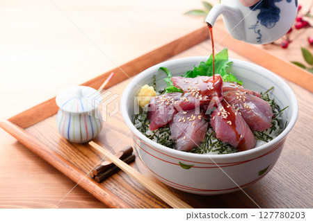 鰹魚蓋飯（新鮮生鰹魚蓋飯）海鮮蓋飯 127780203