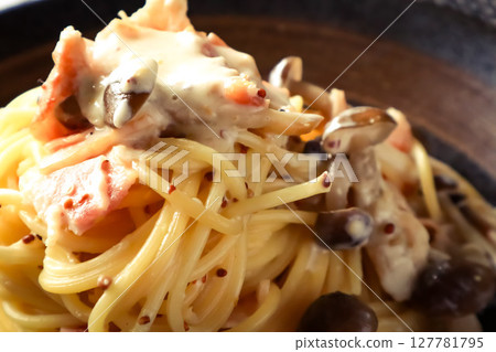 姬菇奶油義大利麵 127781795