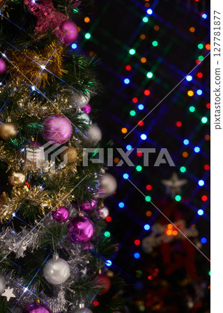 A glittering Christmas tree 127781877