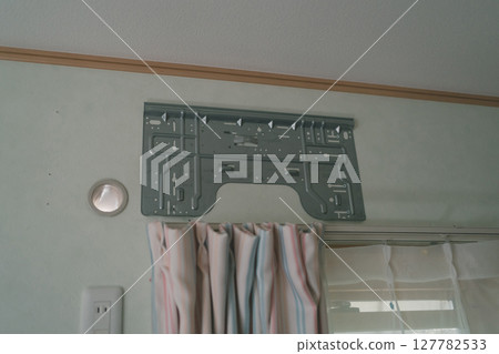 Change the location of the air conditioner in the same room Change the location of the air conditioner in the same room 127782533