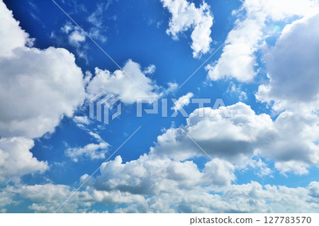 夏天藍天和雲彩 127783570