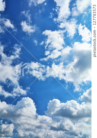 夏天藍天和雲彩 夏天藍天和雲彩 127783573