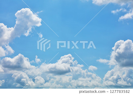 夏天藍天和雲彩 夏天藍天和雲彩 127783582