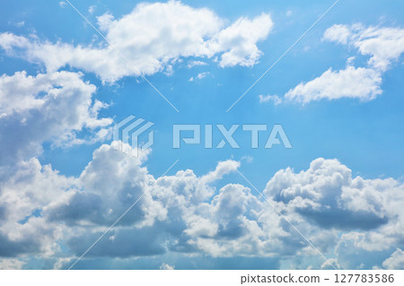 夏天藍天和雲彩 127783586