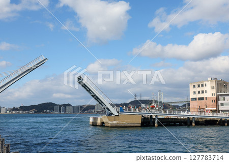 福岡縣、北九州市、門司港懷舊區、吊橋、藍翼門司 127783714