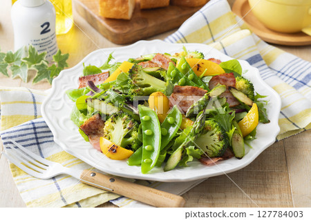 Grilled Broccoli and Bacon Salad 127784003