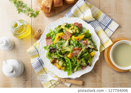 Grilled Broccoli and Bacon Salad 127784006