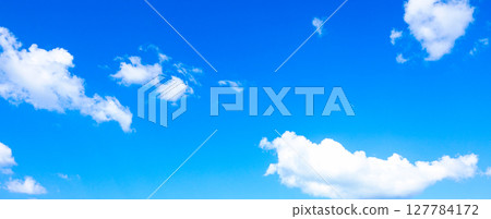 藍天白雲的簡單風景 127784172