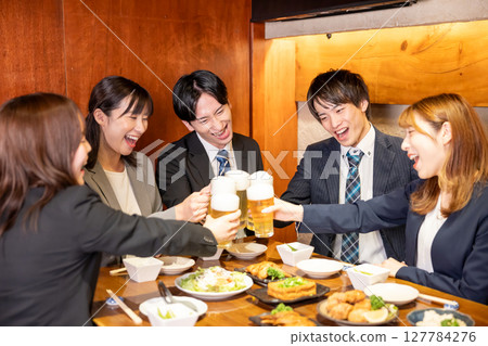 Drinking party: Young people toasting at an izakaya Drinking party: Young people toasting at an izakaya 127784276