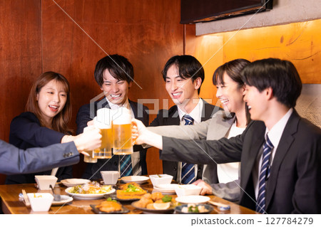 Drinking party: Young people toasting at an izakaya Drinking party: Young people toasting at an izakaya 127784279