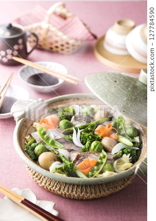 Steamed spring vegetables and sea bream 127784590
