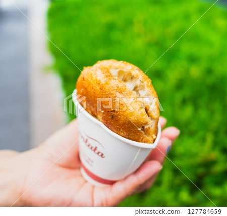 Korean sweets: Hotteok from a street stall 127784659