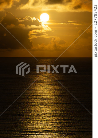Miyako Island: Sunrise seen from Cape Higashihennazaki 127785422