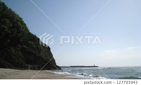 夏日藍天、碧海、白沙灘、綠海角 夏日藍天、碧海、白沙灘、綠海角 127785943