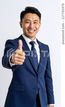 一位商人擺出優美的姿勢(AI 生成的圖像) 一位商人擺出優美的姿勢(AI 生成的圖像) 127785978