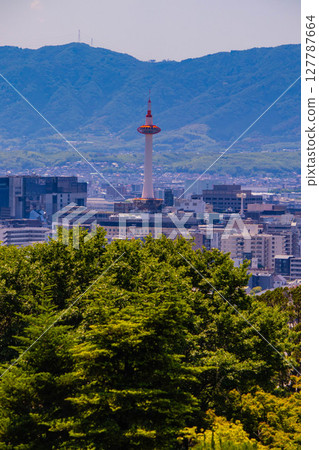 [京都風景] 遠處清水寺和京都市的美景 127787664