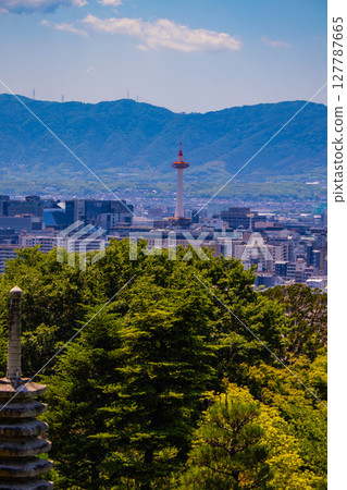 [Kyoto scenery] A beautiful distant view of Kiyomizu-dera Temple and Kyoto city 127787665