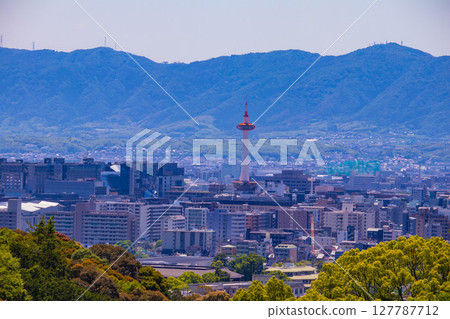 [京都風景] 遠處清水寺和京都市的美景 127787712