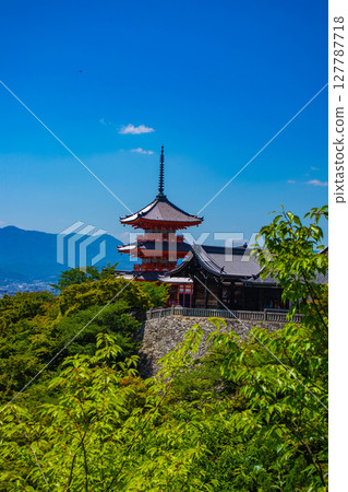 [Kyoto scenery] A beautiful distant view of Kiyomizu-dera Temple and Kyoto city 127787718