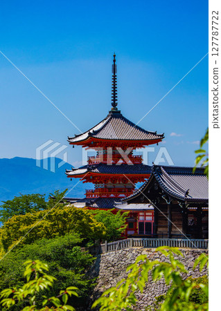 [京都風景] 遠處清水寺和京都市的美景 127787722