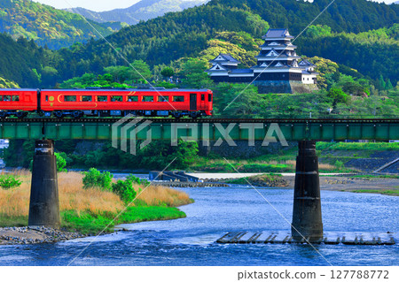 [愛媛縣]穿越大洲城和Hijikawa橋的觀光火車（Iyonada Monogatari） 127788772