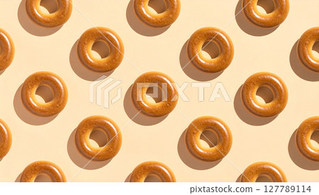 Simple bagels lined up pattern background 127789114