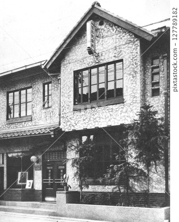 Pre-war architecture, modern architecture 127789182