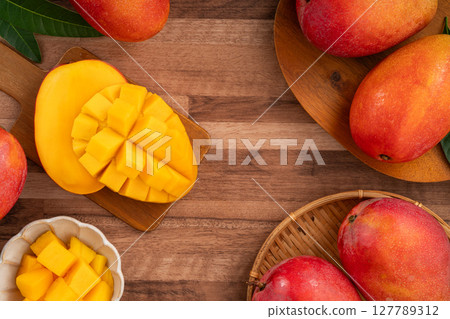 芒果 陽光 水果 台灣 Taiwan fruit mango マンゴー 127789312