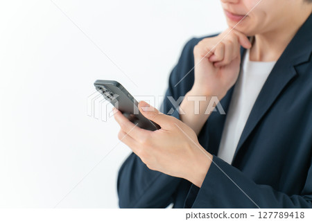 Office casual, smartphone, hand Office casual, smartphone, hand 127789418