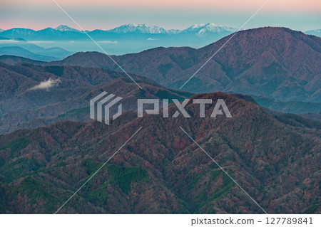 Mount Goshotai and the Southern Alps at dawn as seen from Hinokiboramaru in Tanzawa Mount Goshotai and the Southern Alps at dawn as seen from Hinokiboramaru in Tanzawa 127789841