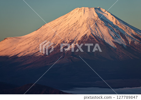 Fuji of the morning glow seen from Tanzawa · Hinoko-maru Fuji of the morning glow seen from Tanzawa · Hinoko-maru 127789847