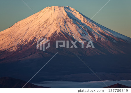 Fuji of the morning glow seen from Tanzawa · Hinoko-maru Fuji of the morning glow seen from Tanzawa · Hinoko-maru 127789849
