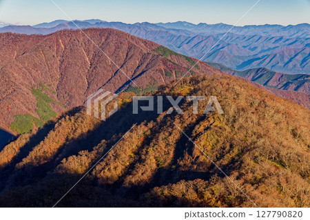 Mt. Omuroyama and the Okuchichibu mountain range in late autumn as seen from Hinokihoramaru in Tanzawa Mt. Omuroyama and the Okuchichibu mountain range in late autumn as seen from Hinokihoramaru in Tanzawa 127790820