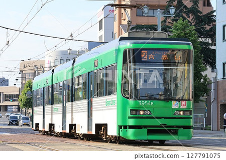 [Hiroshima Electric Railway] 3950 series ~Green Liner~ Line 2 (Ujina Line: Hiroden Honshamae Station) 127791075