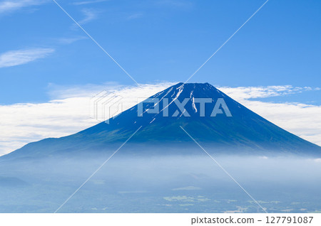 A spectacular view of the summer sky and Mt. Fuji - Ryugatake Observatory, Yamanashi Prefecture 127791087